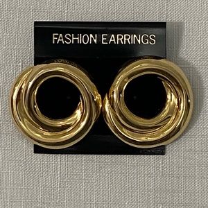 Fashion earrings gold